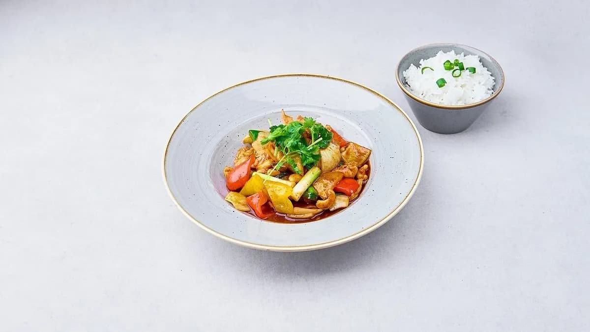 Gai lub tofu phad med mamuang himmaphan