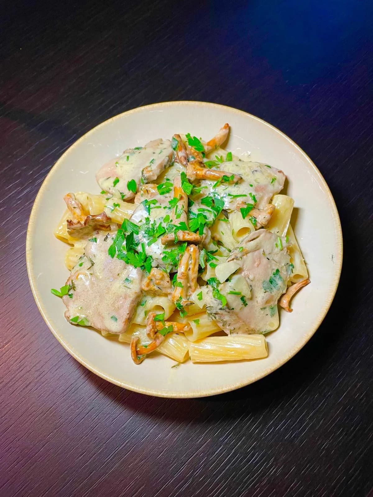 Makaron z kurkami i polędwiczką wieprzową