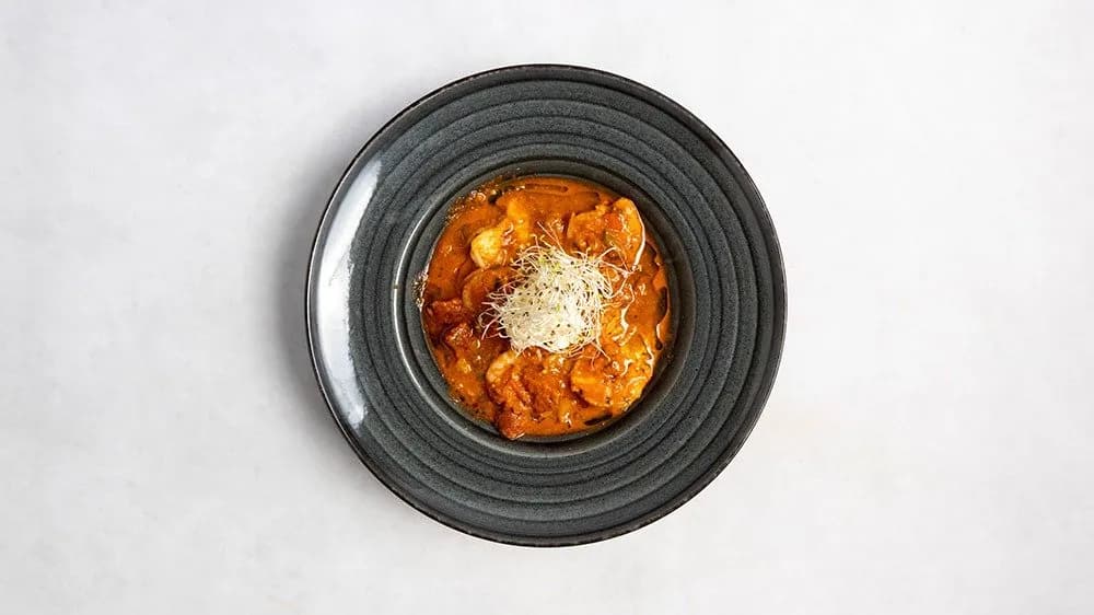 Krewetki zapiekane z chorizo