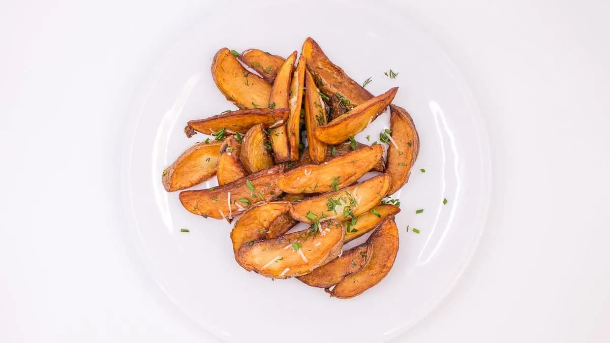 Ziemniaki zasmażane z czosnkiem i koperkiem