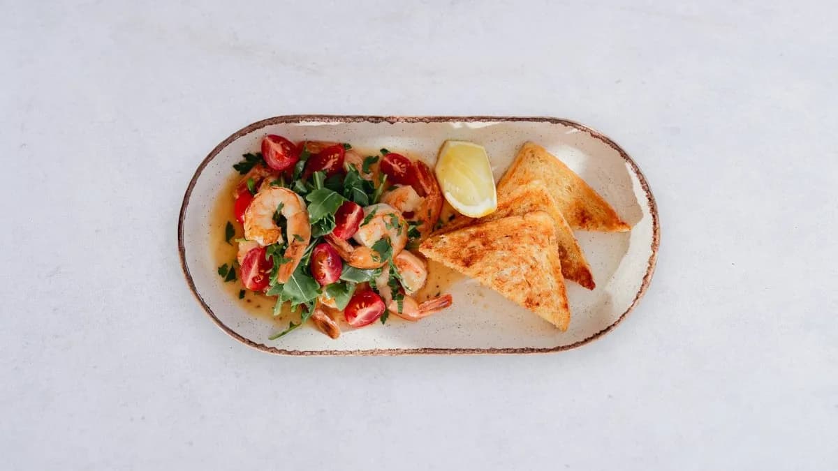 Krewetki w sosie maślano-winnym