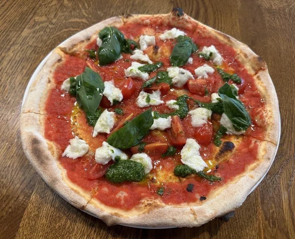 PIZZA CON BURRATTA POMIDORINI