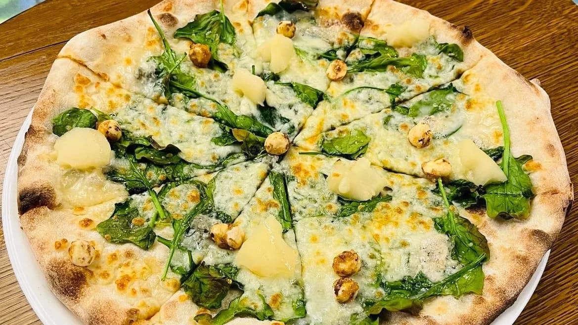 PIZZA CON GORGONZOLA E PERE