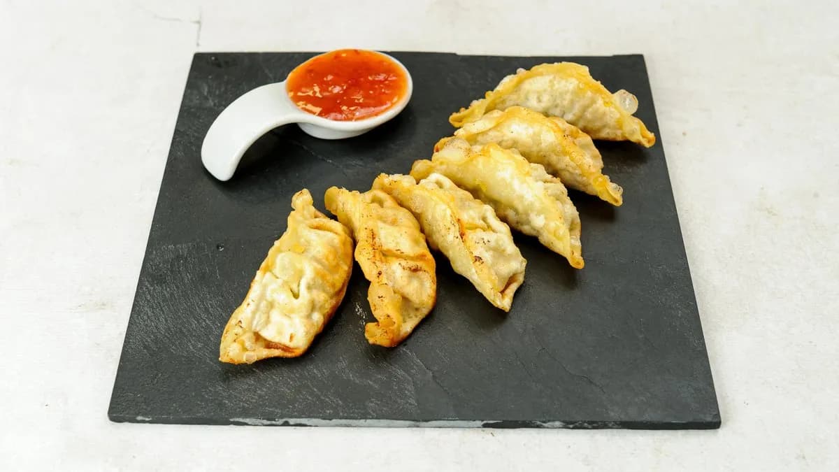 Pierożki z tatarem w tempurze