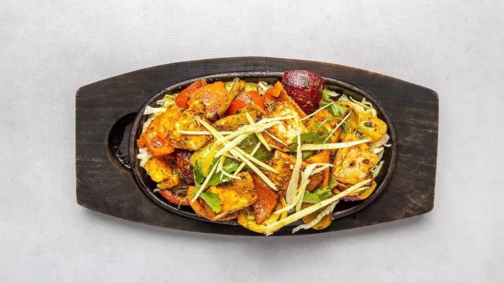 Dania specjalne na żeliwnym gorącym półmisku