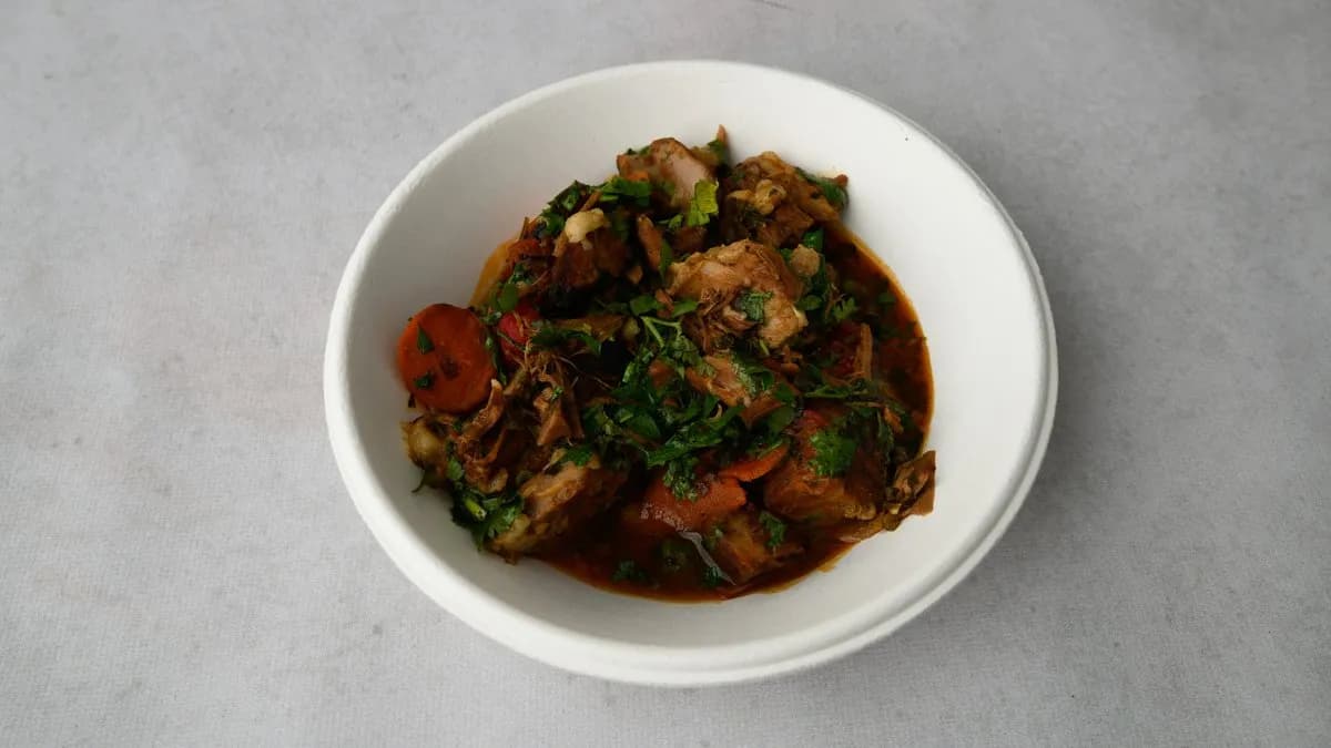 Smażone kawałki baraniny z kuminem