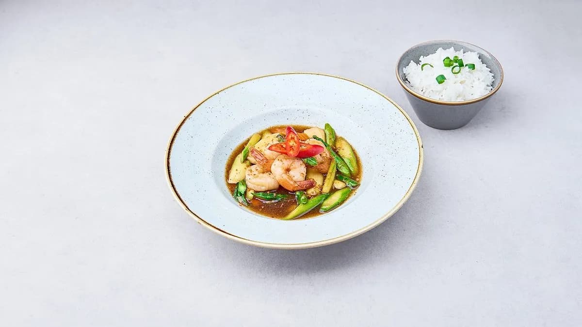 Smażone krewetki ze szparagami