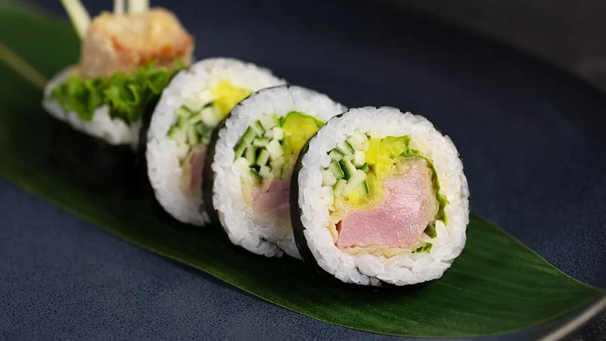 FUTOMAKI TUŃCZYK W TEMPURZE