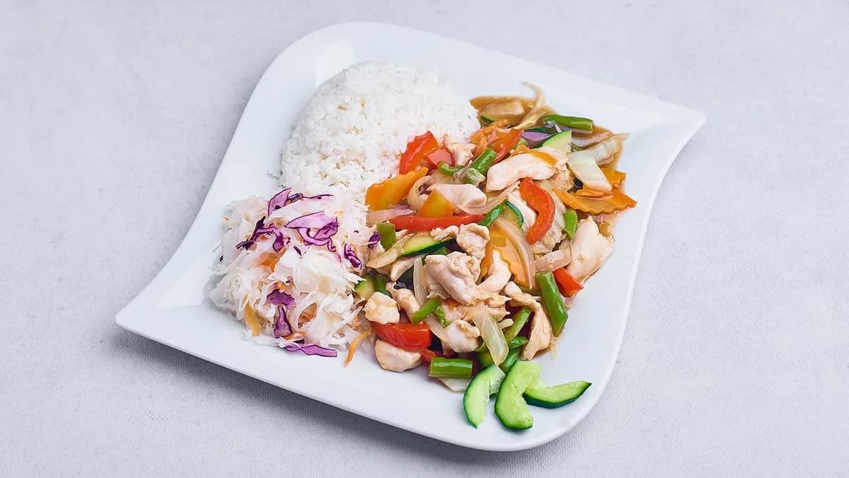 Smażone mięso z warzywami