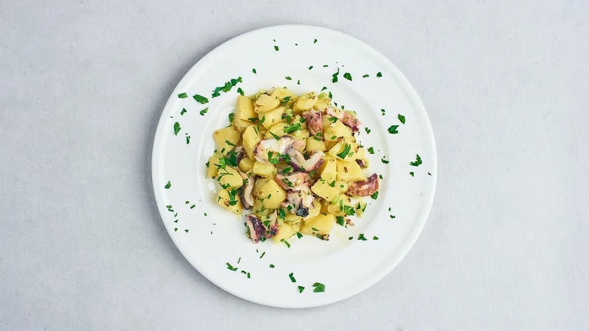 Sałatka z ośmiornicą i ziemniakami