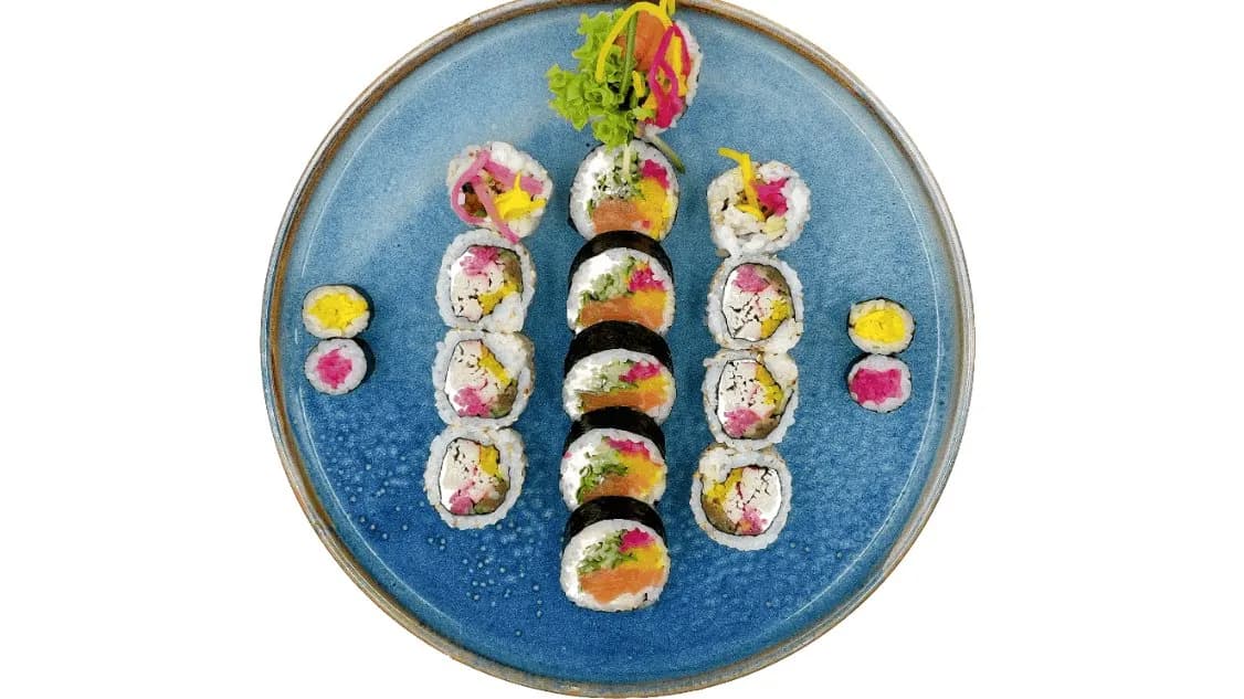 2 za 1: Mały Sushi Day premium SUROWY (18 szt.)