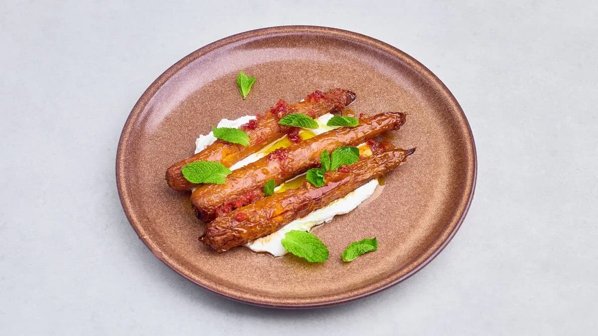 Labneh z młodymi marchewkami