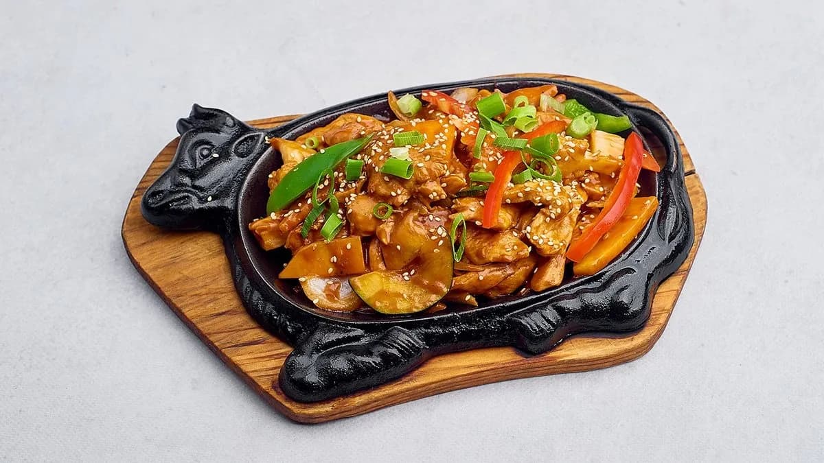 Kurczak po szanghajsku z gorącego półmiska