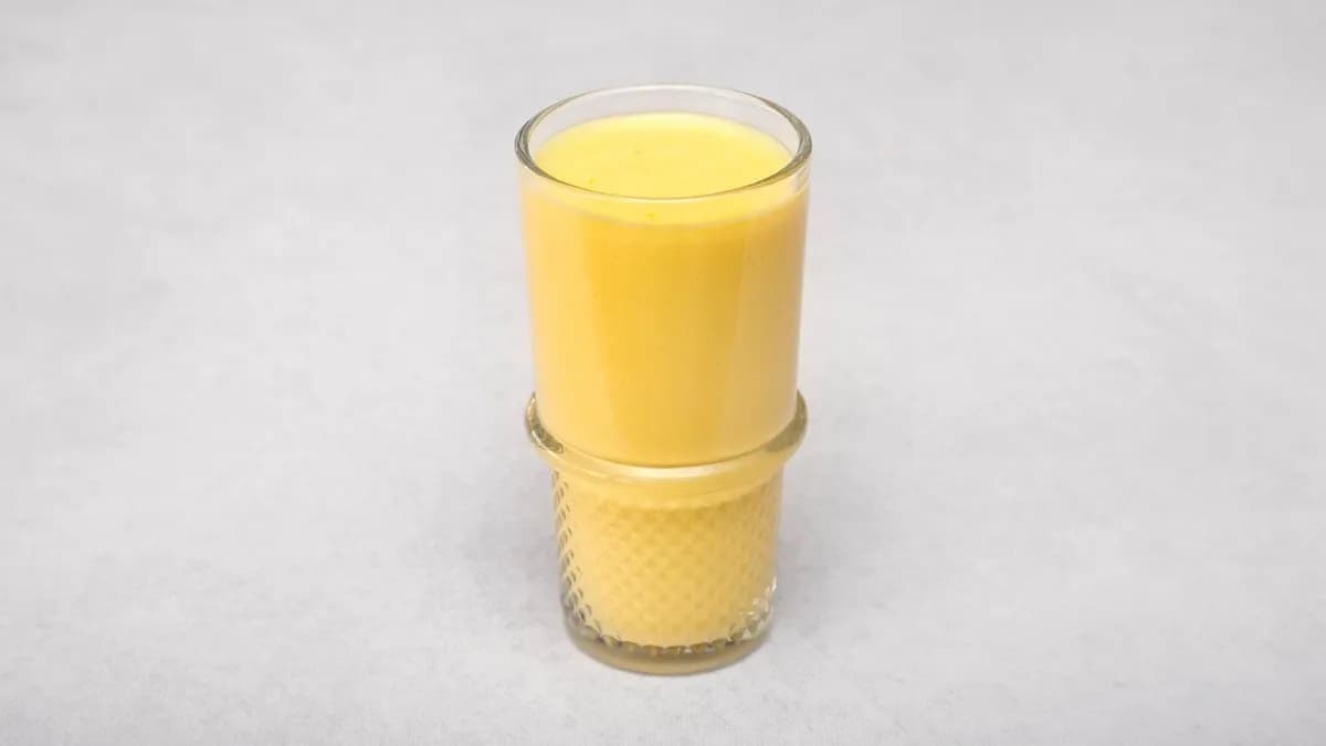 Yellow-mango lassi & chia