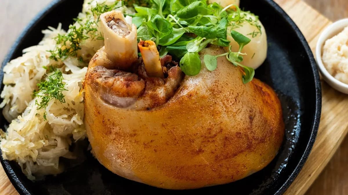 Golonka z kapustą zasmażaną