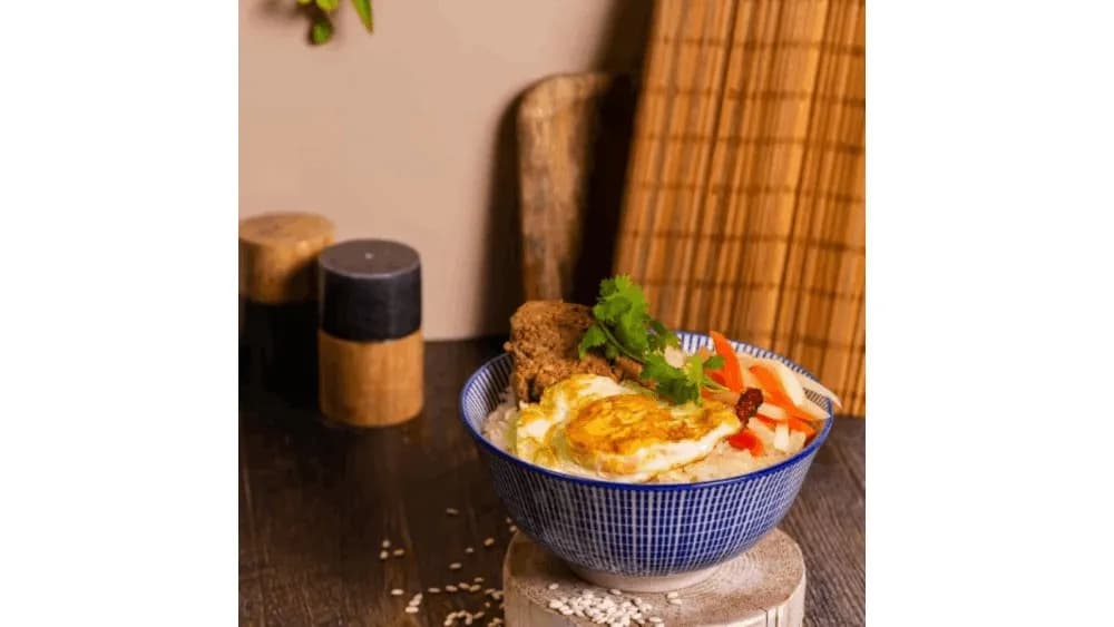 Ryż Kleisty z Pasztetem i Jajkiem Smażonym