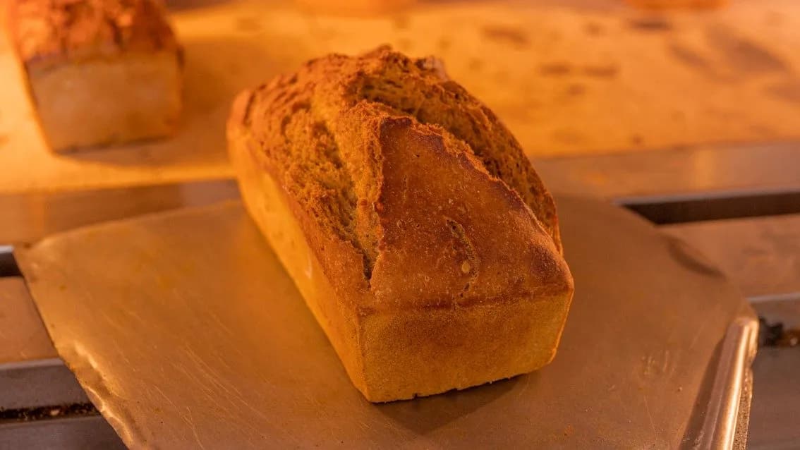 Domowy chleb żytni z chrupiącą skórką