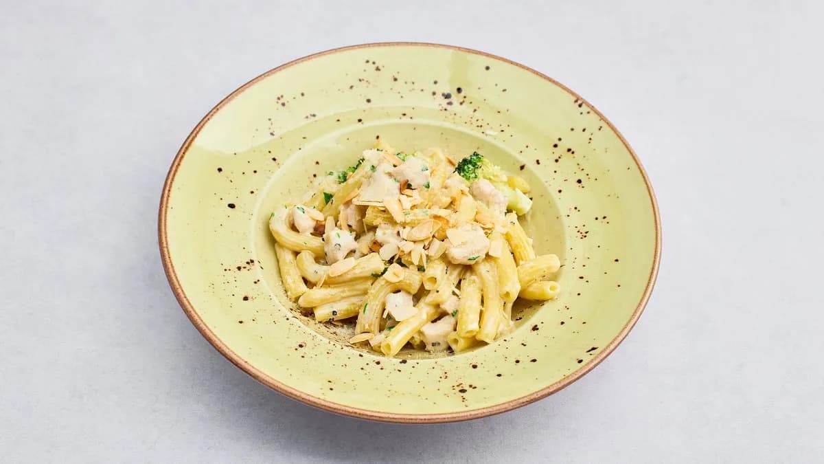 Rigatoni serowe z brokułem i kurczakiem