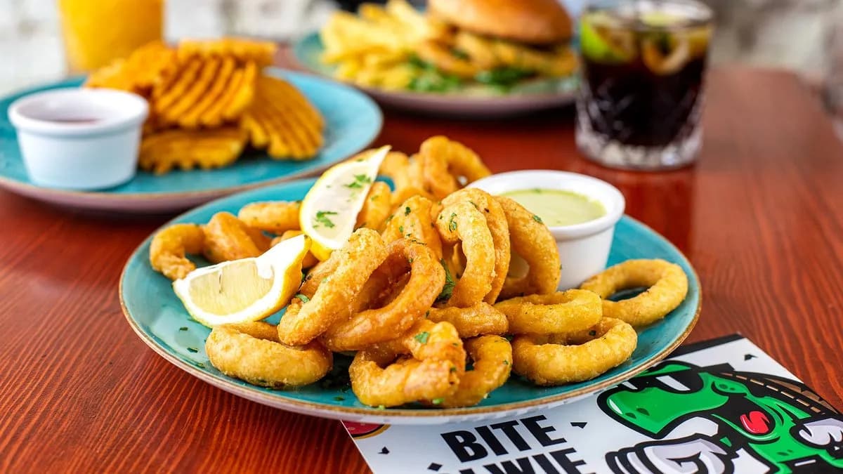 KALMARY W TEMPURZE 300g. + SOS AIOLI