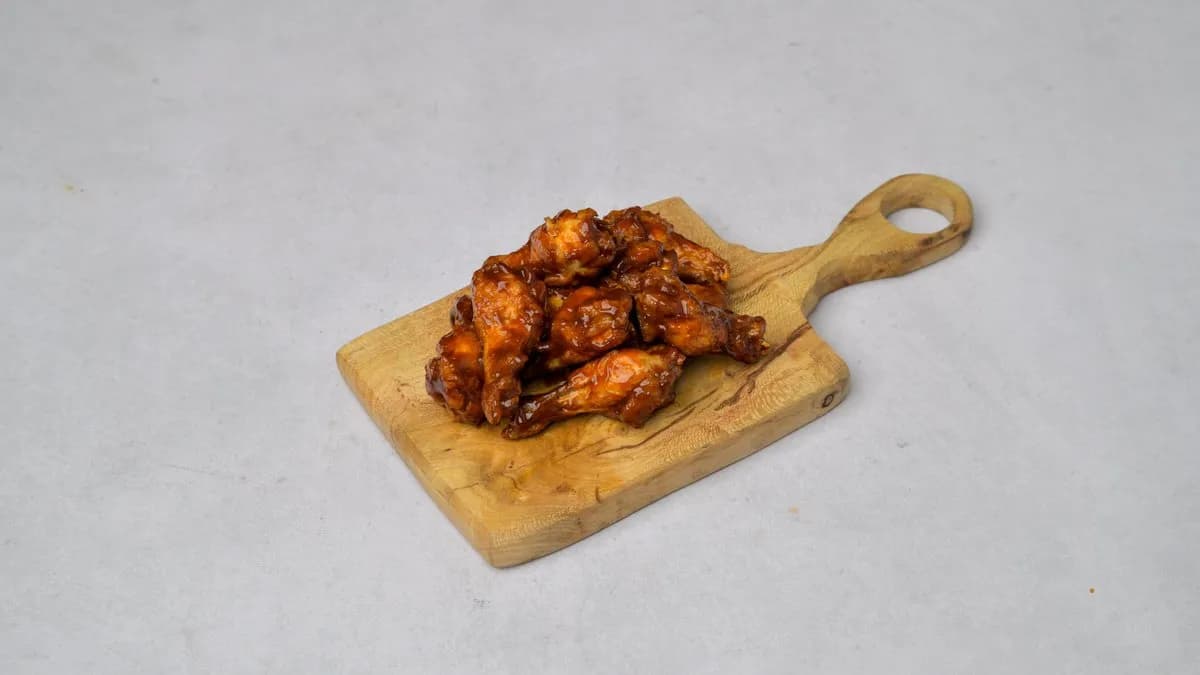 Skrzydełka kurczaka z sosem