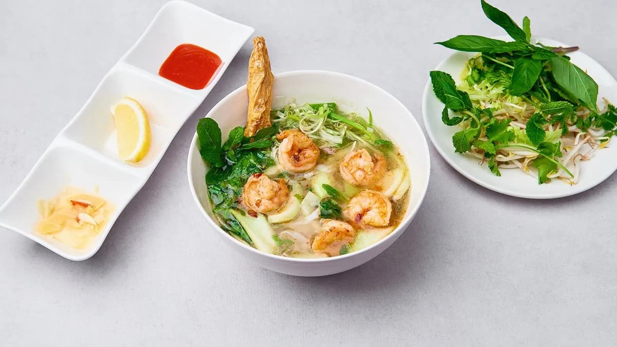 Pho z krewetkami w oleju chili