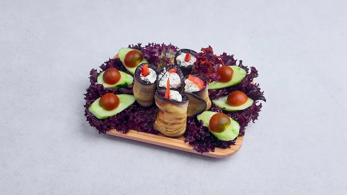 Bakłażan faszerowany serem czosnkowym po gruzińsku