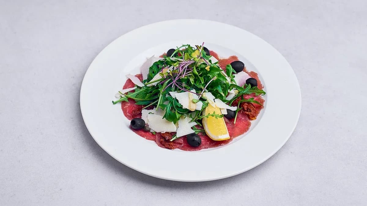 Carpaccio z buraka z kozim serem