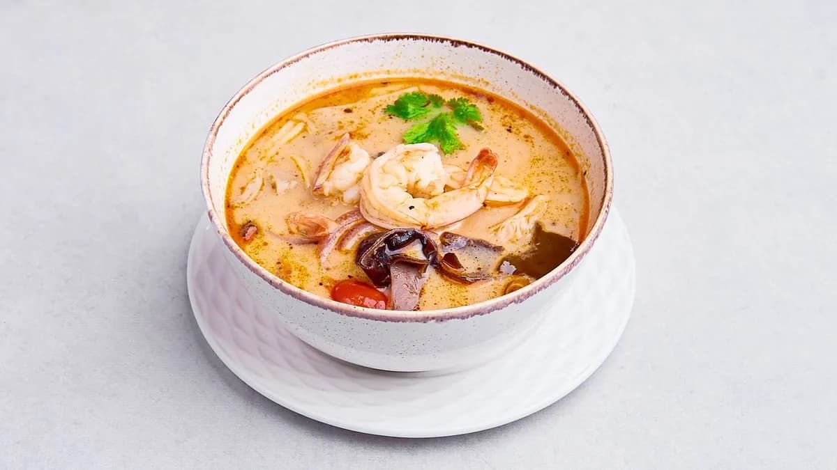 Tom yum (ostro-kwaśna zupa tajska)