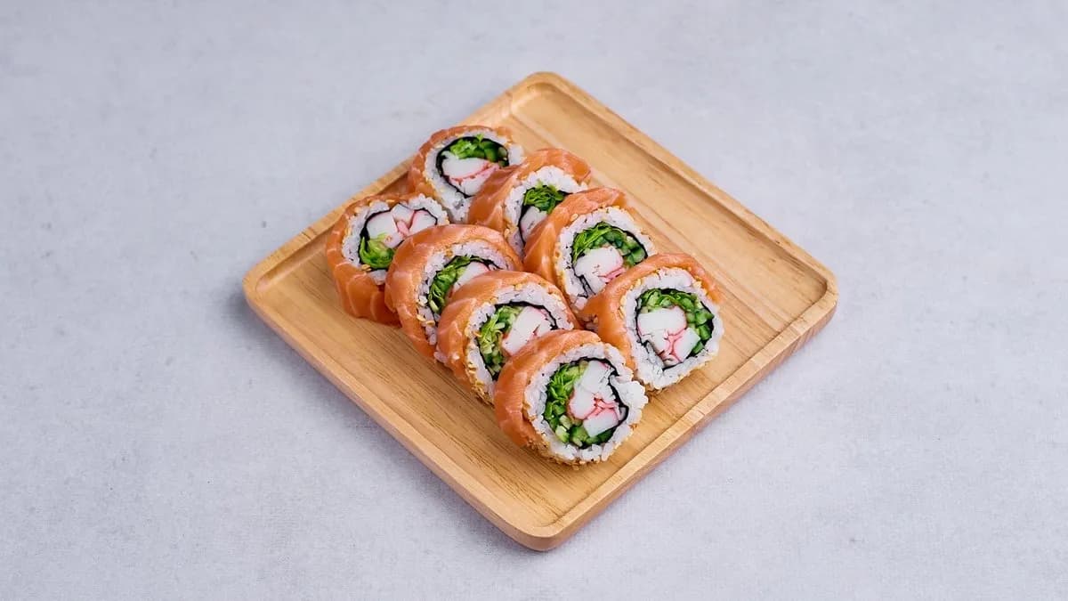 Gold california maki krab z łososiem
