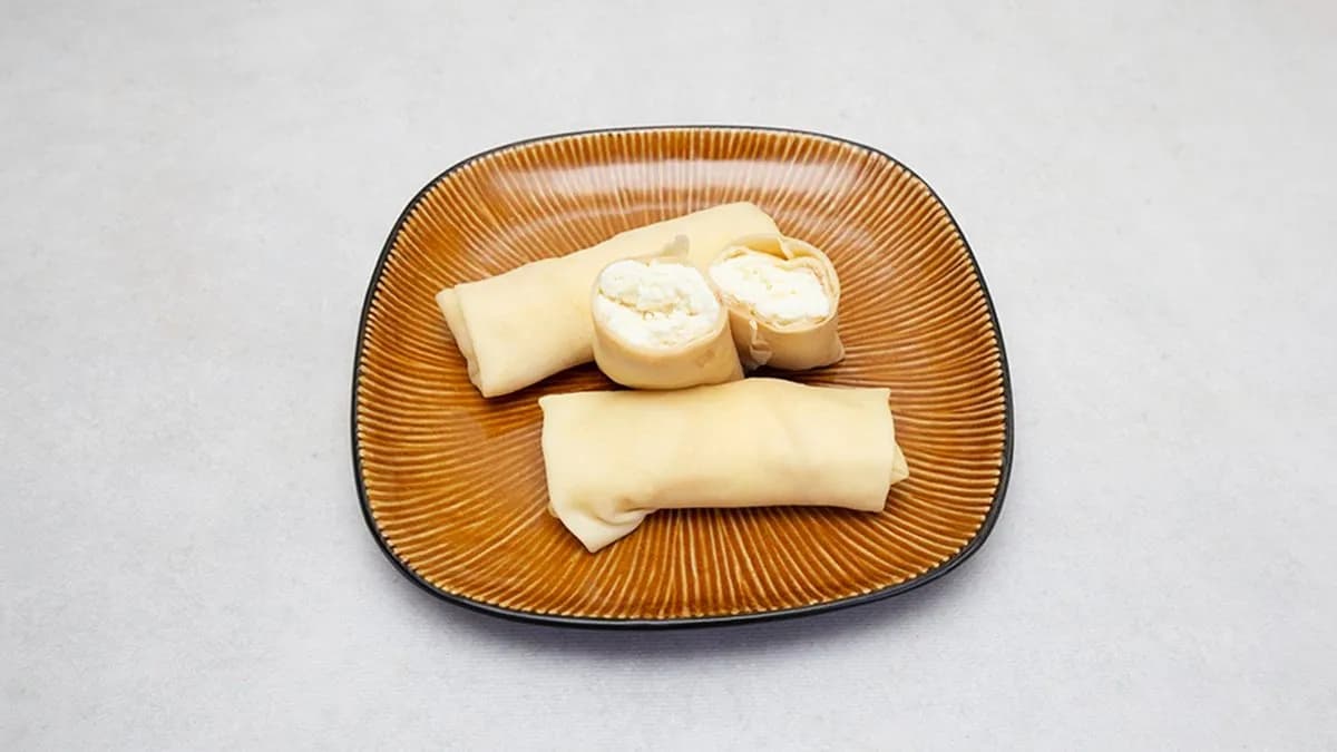 Naleśniki - z serem, śmietaną, cukrem pudrem