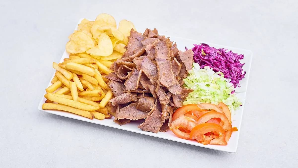 Kebab na talerzu z wołowiną