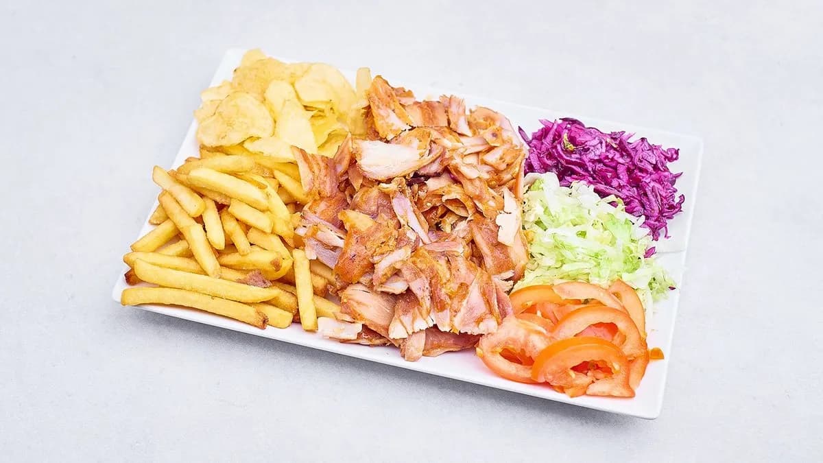 Kebab na talerzu z kurczakiem