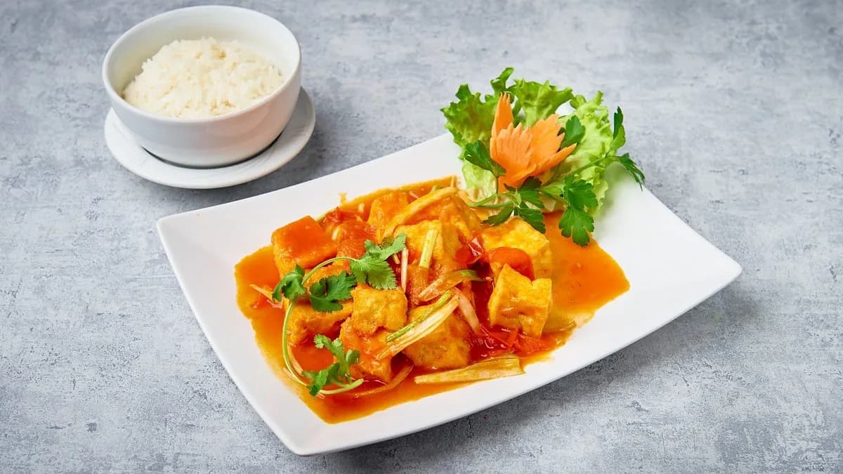 Tofu w sosie pomidorowym