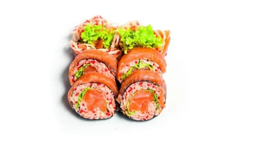 Sałatka z japońskich paluszków krabowych z łososiem