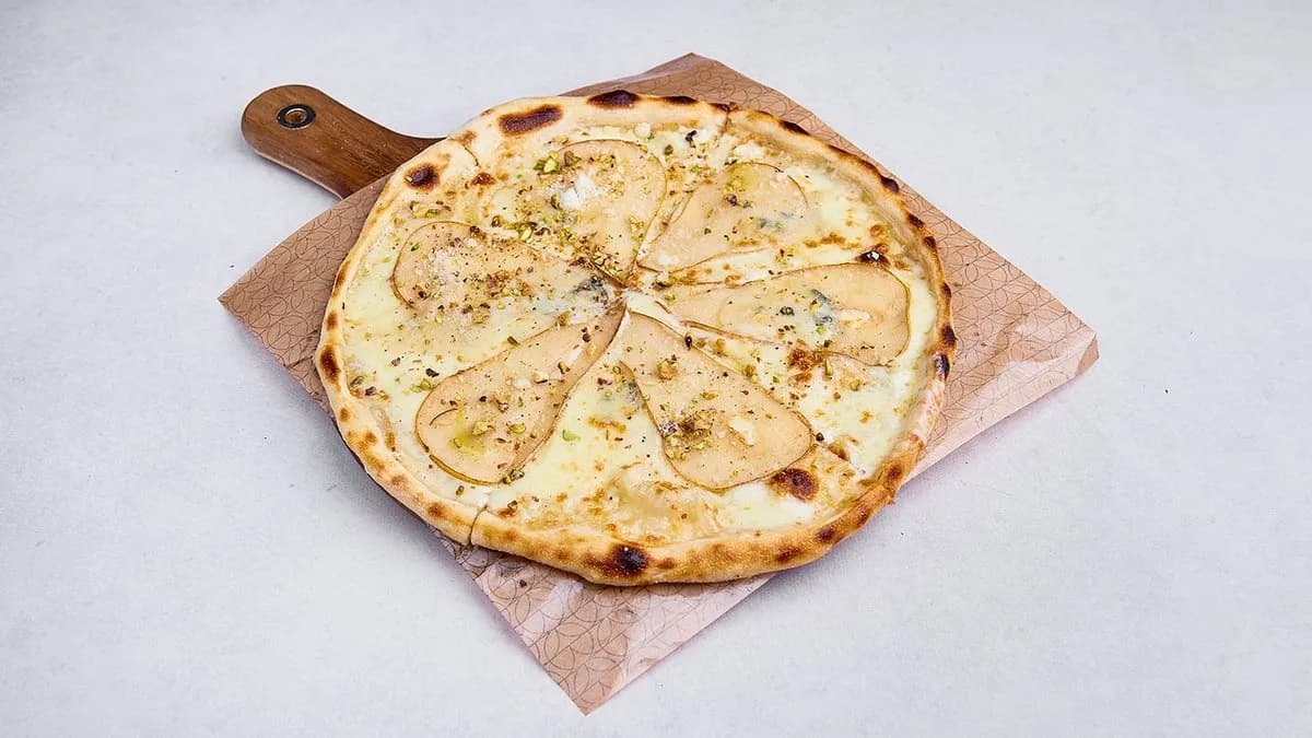 Pizza quattro formaggi e pere
