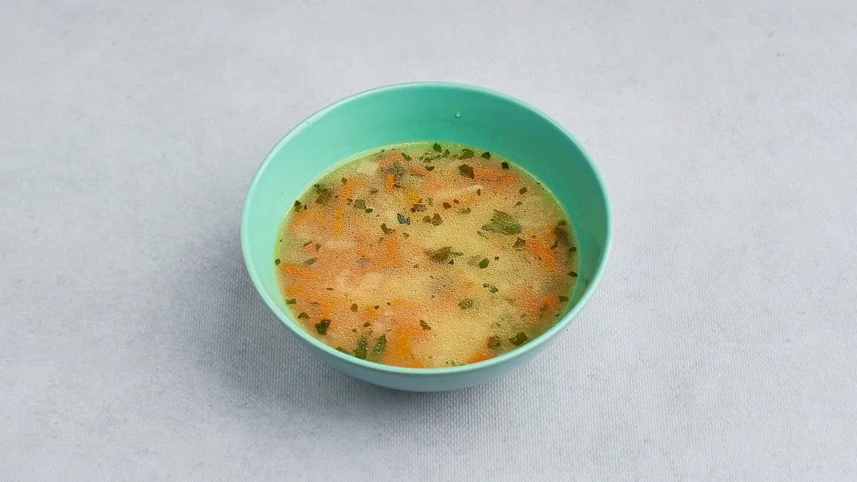 Lunch dla dwóch osób: zupa i drugie danie z ziemniakami i surówką
