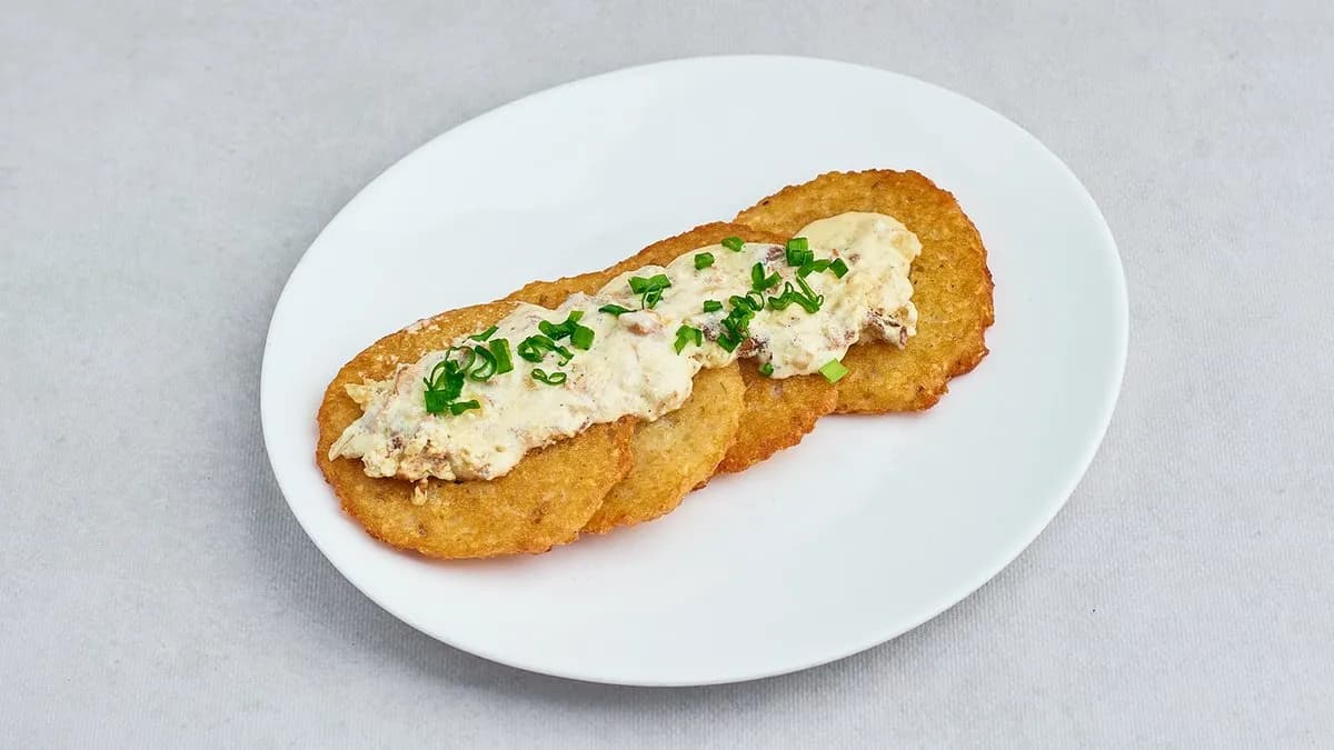 Placki ziemniaczane w sosie śmietanowo kurkowym