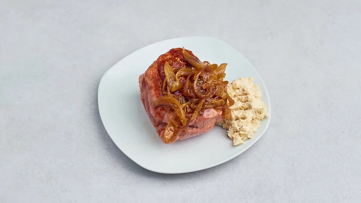 Golonka pieczona bez kości i chrzanem