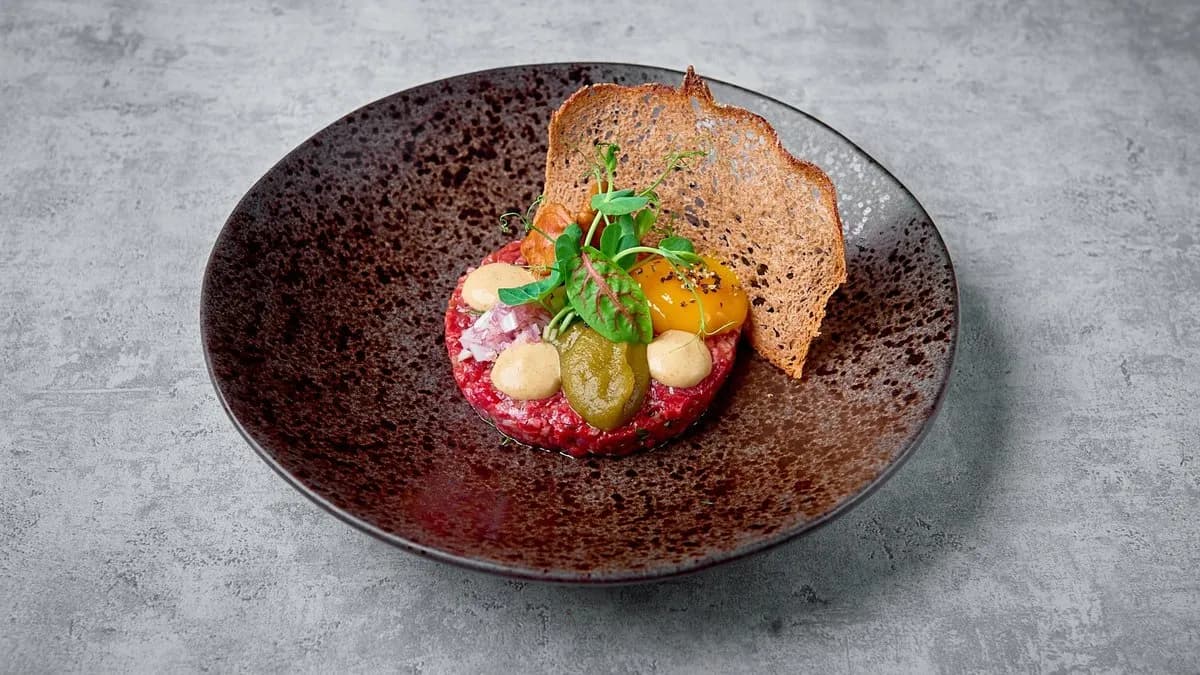 Tatar z polędwicy wołowej