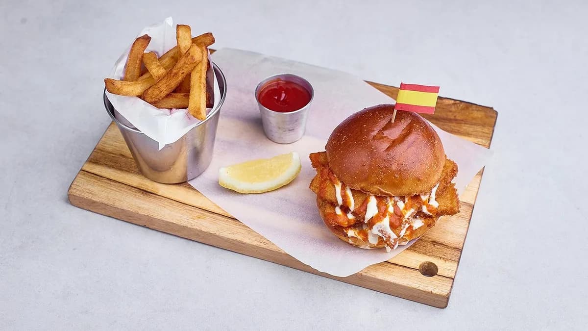 Calamari Steak Burger (z panierownym kalmarem)