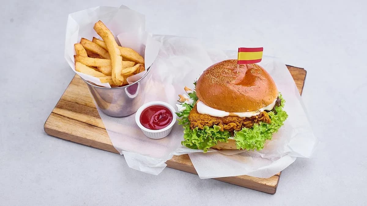 Crispy Chicken Burger (z panierowanym udkiem z kurczaka)