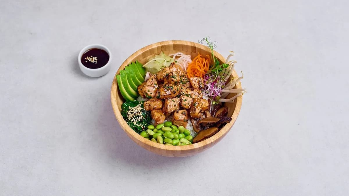 Tokyo bowl opalany łosoś