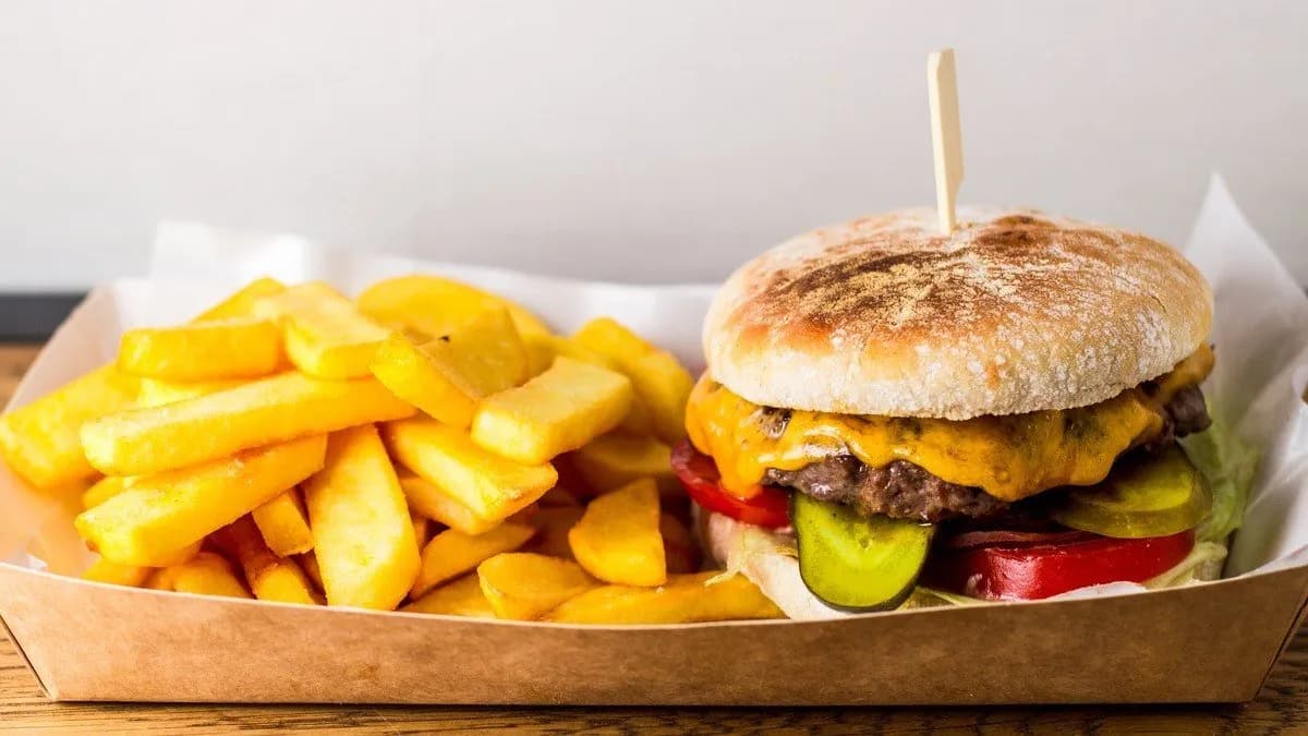 Cheezas + frytki belgijskie