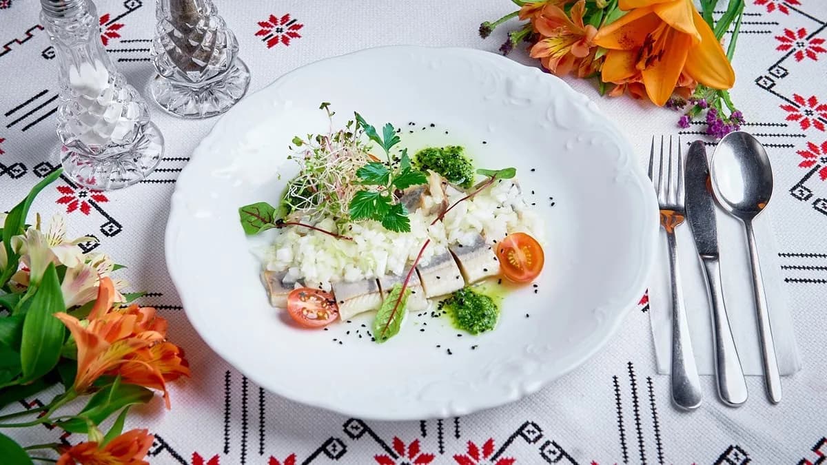 Śledź w oleju z cebulą