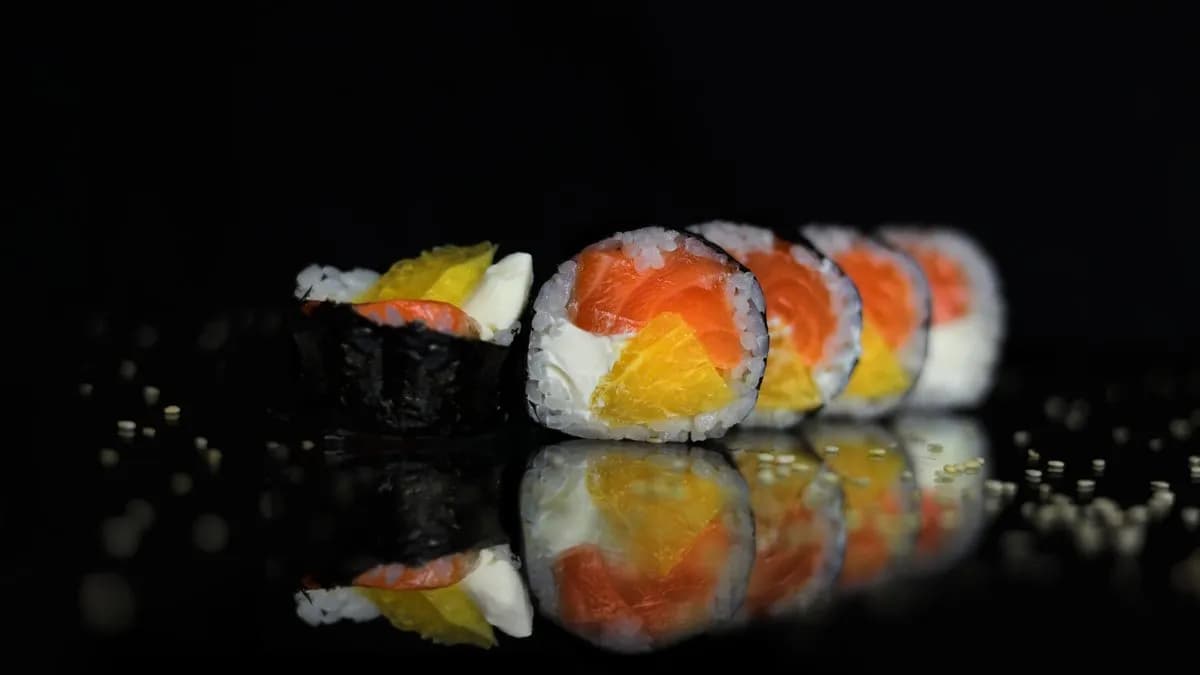 Futomaki z łososiem i pomarańcza (10szt)