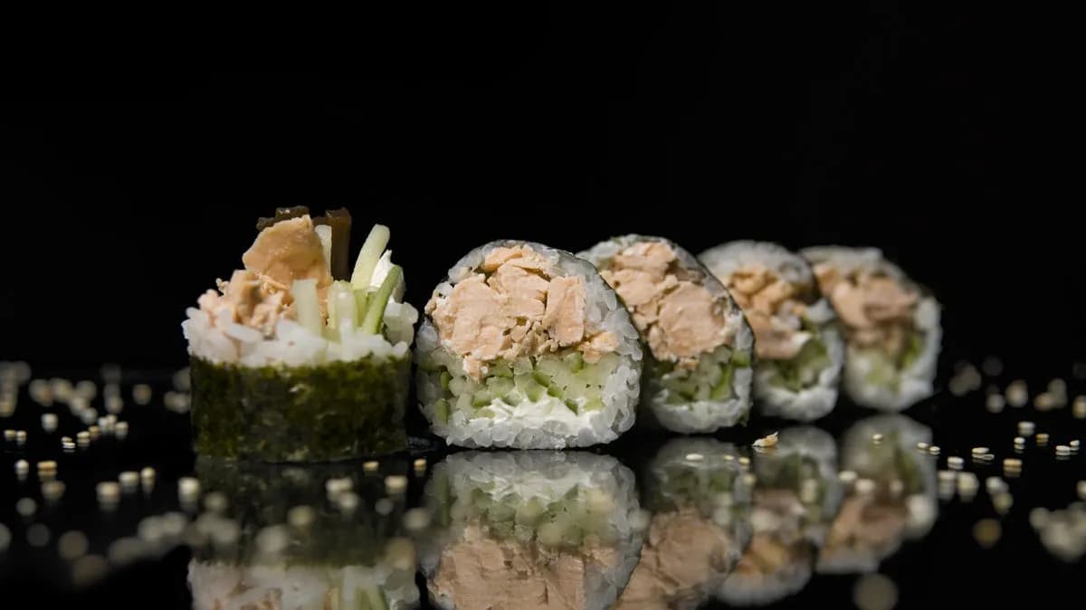 Futomaki z Łososiem Pieczonym (10 sztuk)