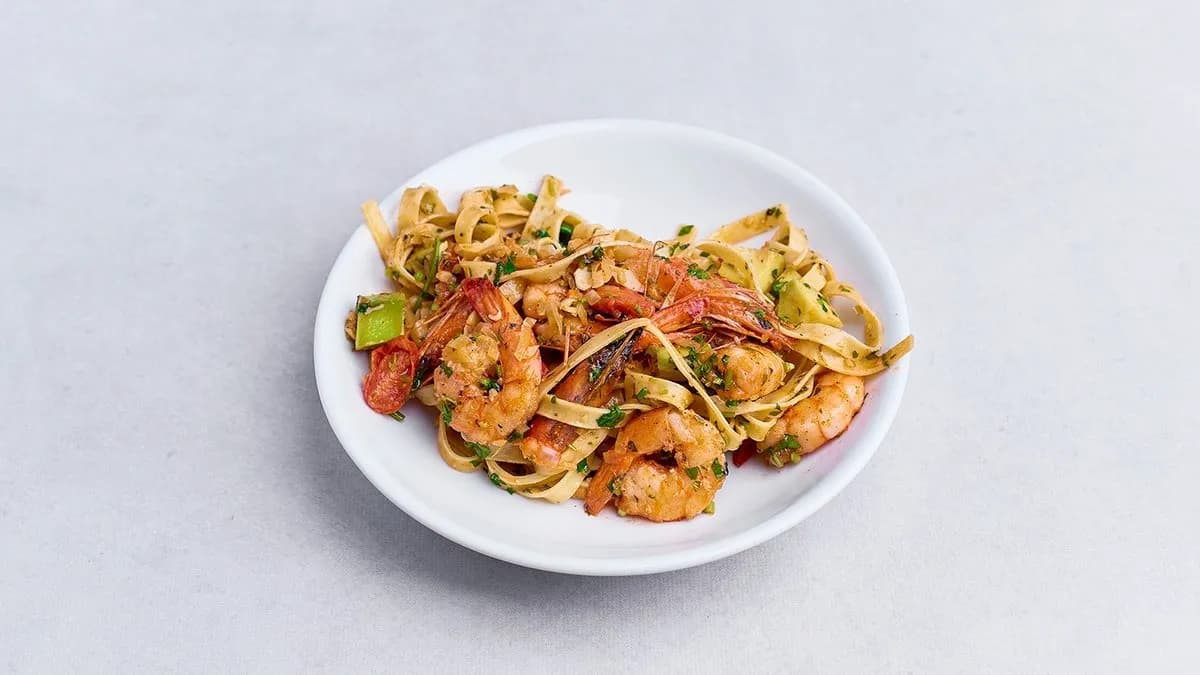 Krewetki, awokado, cherry