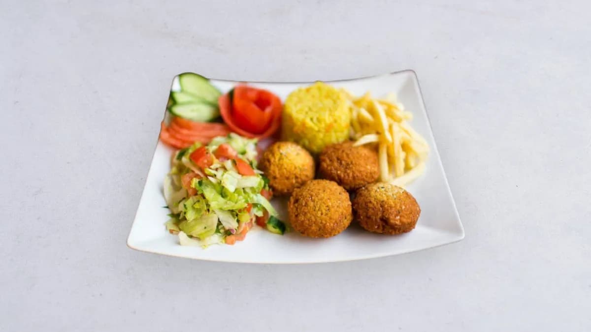 Talerz falafel