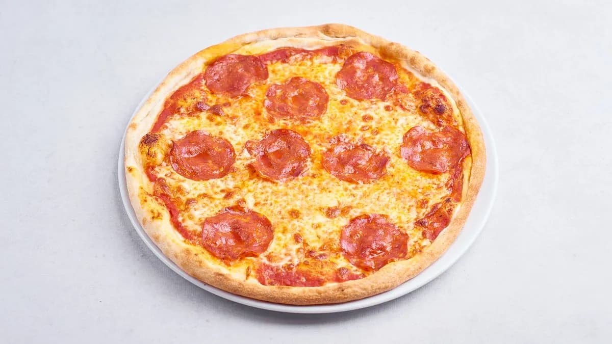 Pizza chorizo z żurawiną