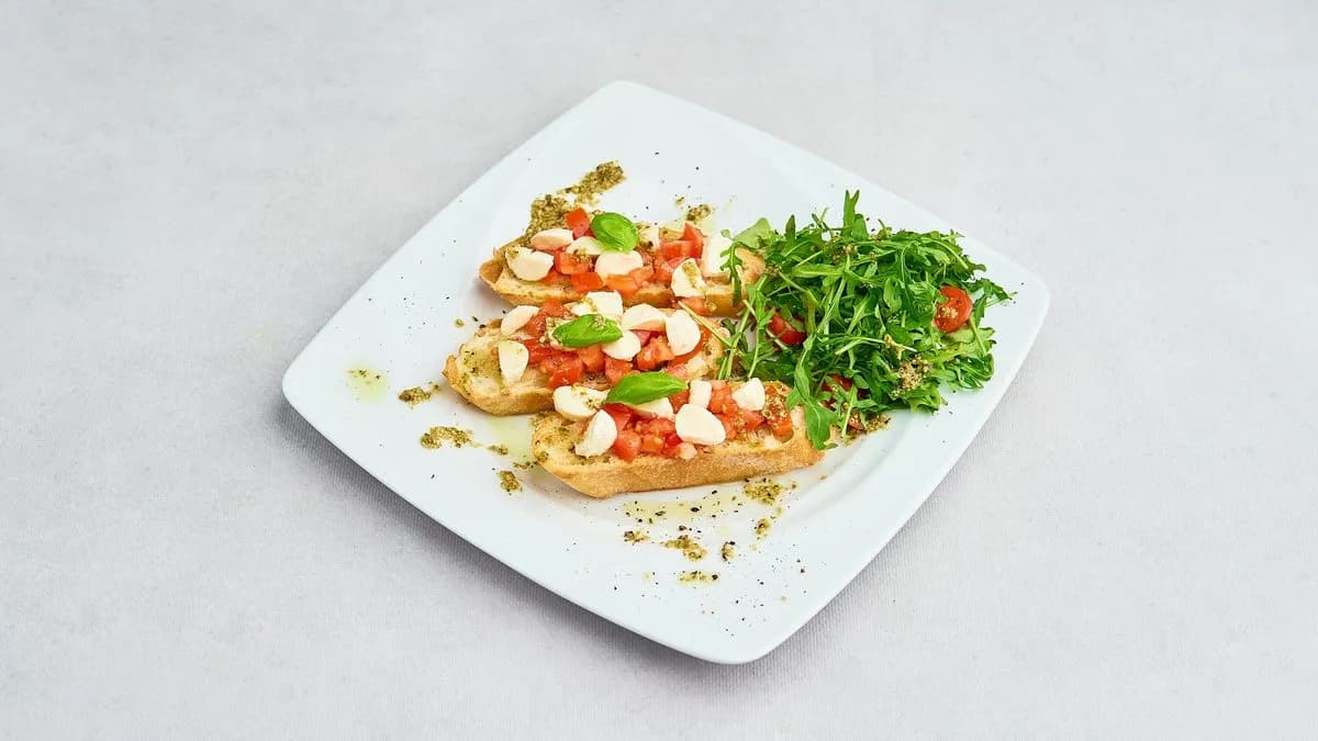 Bruschetta z kurkami, bobem i serkiem ricotta